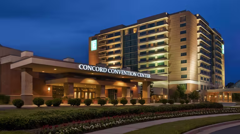 Embassy Suites by Hilton Charlotte Concord Golf Resort & Spa — exterior.